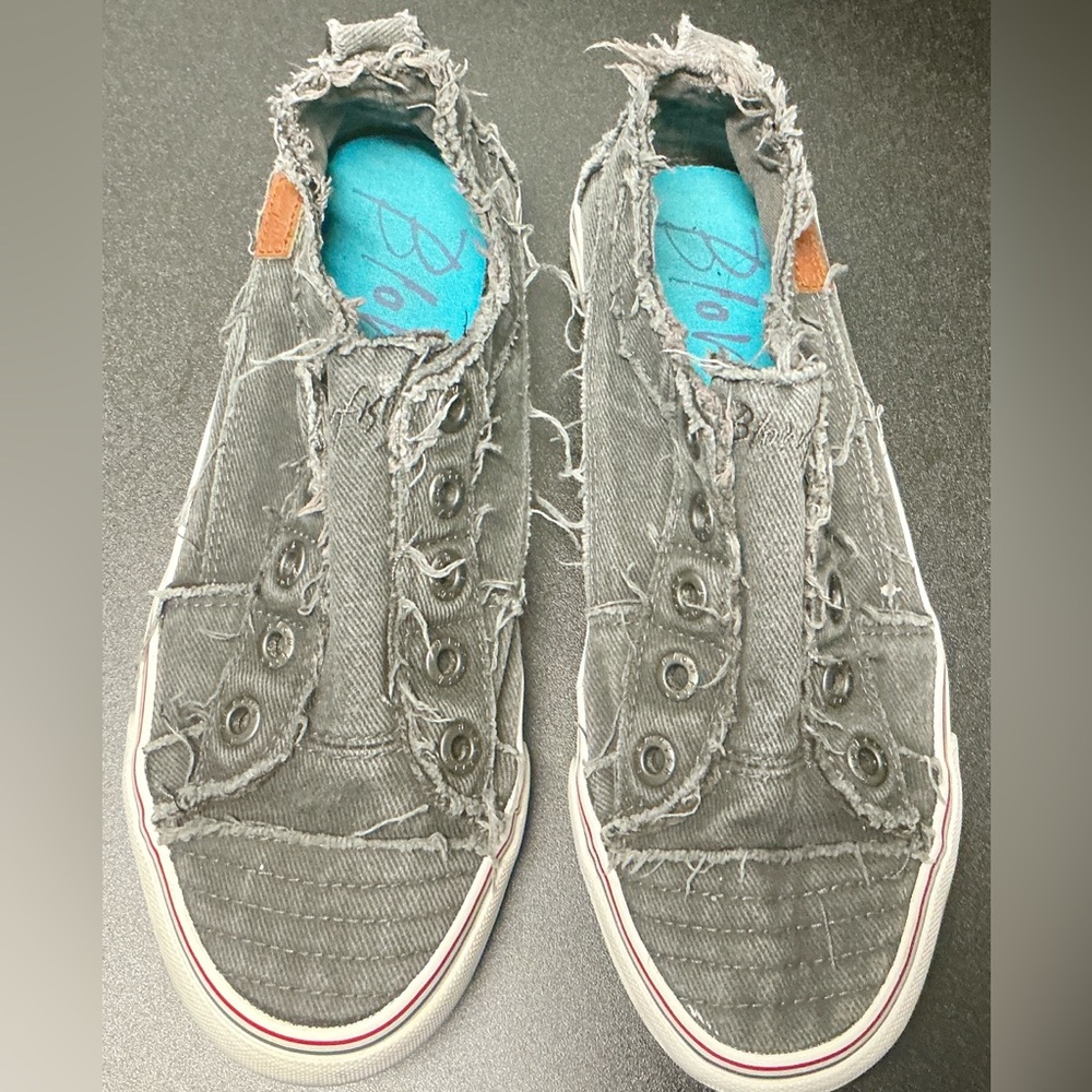BLOWFISH Malibu Distressed No Lace Slip-On Sneakers Grey Size 8